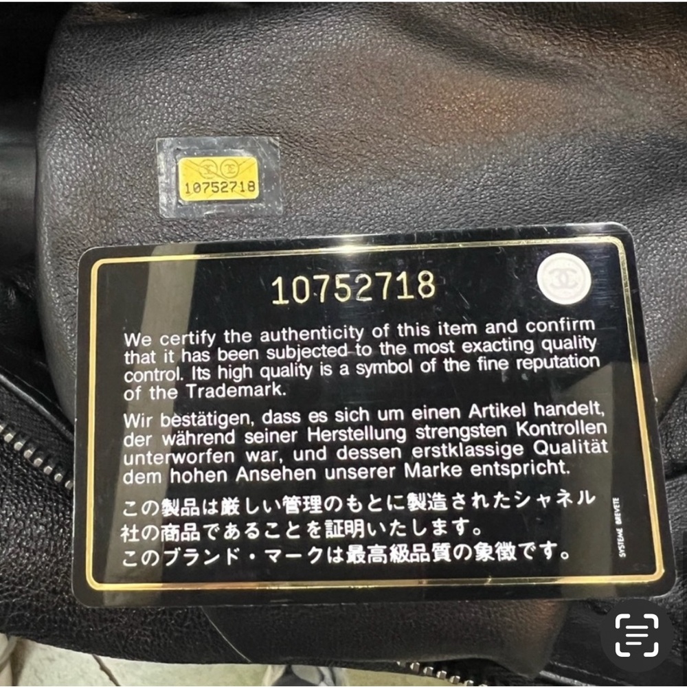 CHANEL Black Leather Shoulder Bag - Picture 9 of 13